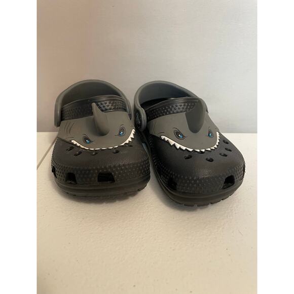 CROCS 2 pair children‎ size 6 Blue pair and Shark gray/black EUC - Picture 2 of 16